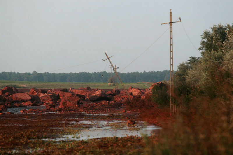 Illustration for article titled Revisiting the Small Village That Was Completely Devastated By Toxic Red Sludge